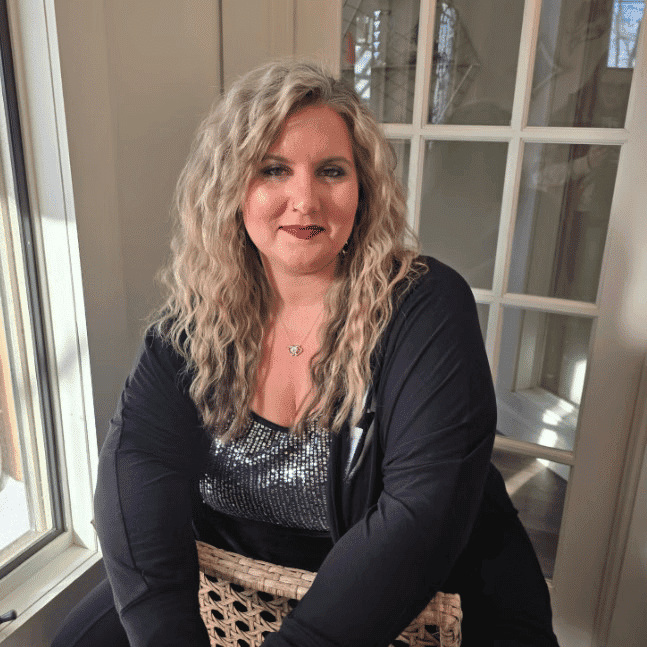 Portrait of Amanda, a professional stylist at 4 North Beauty Collective, showcasing their expertise and style.